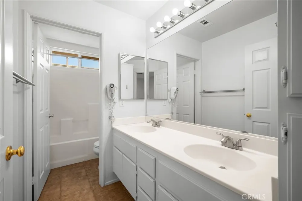 29511 Dana Court Canyon Country, CA 91387