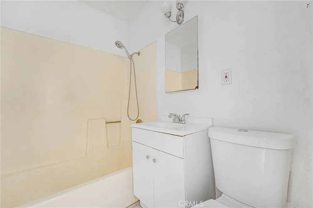 2734 Desert Rosamond, CA 93560
