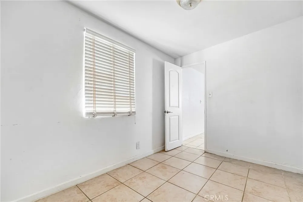 2734 Desert Rosamond, CA 93560