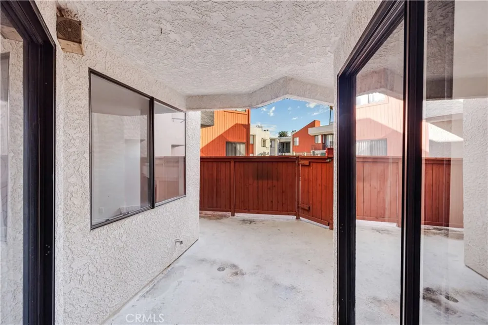 7211 Cozycroft #19 Winnetka, CA 91306