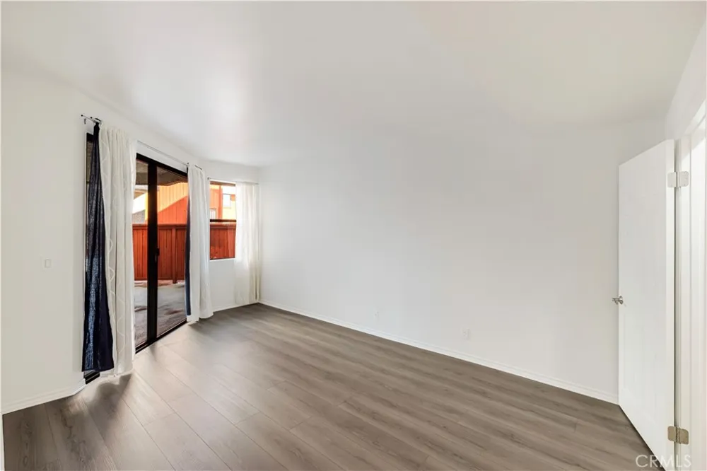 7211 Cozycroft #19 Winnetka, CA 91306