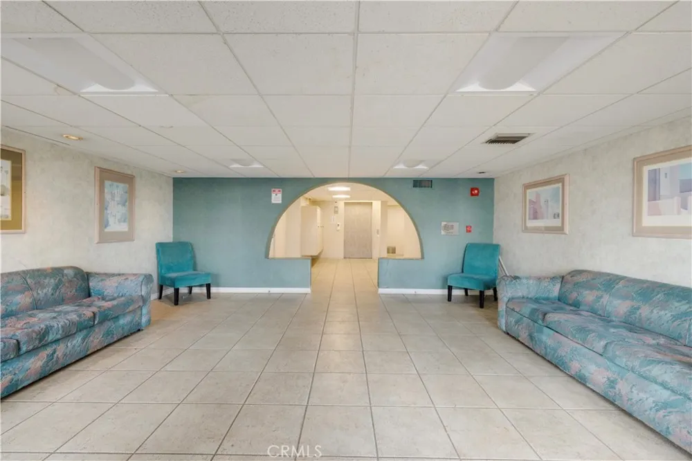 7211 Cozycroft #19 Winnetka, CA 91306