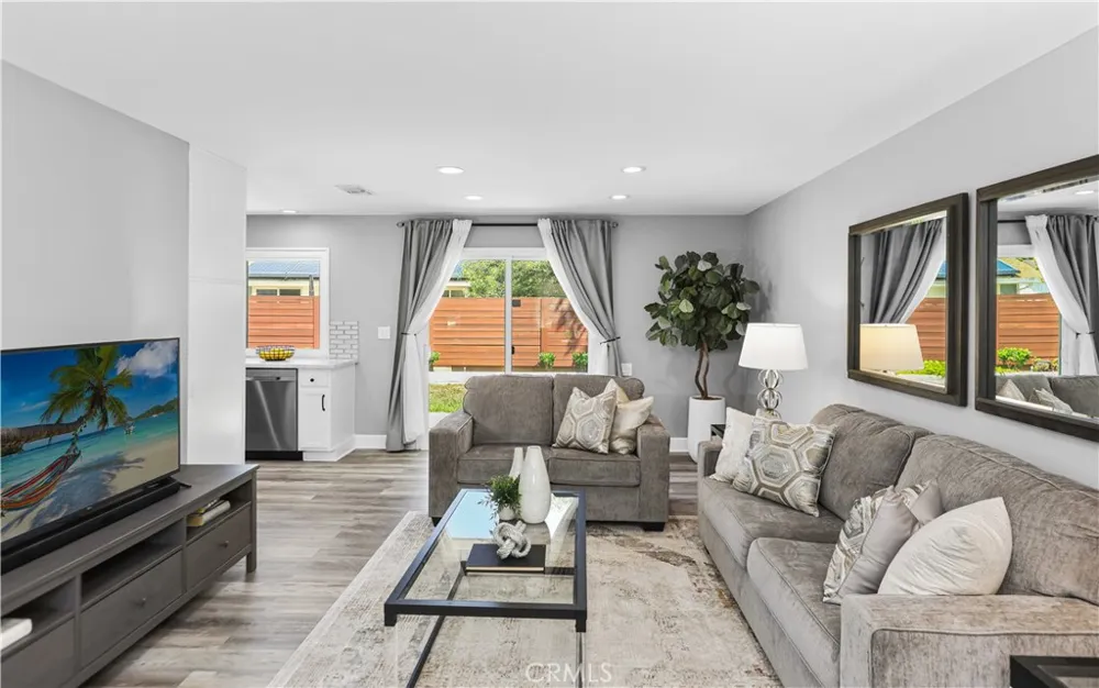 22121 Padova Laguna Hills, CA 92653