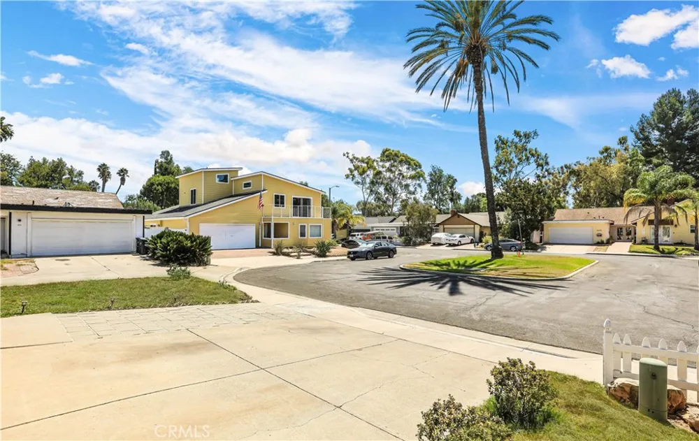22121 Padova Laguna Hills, CA 92653