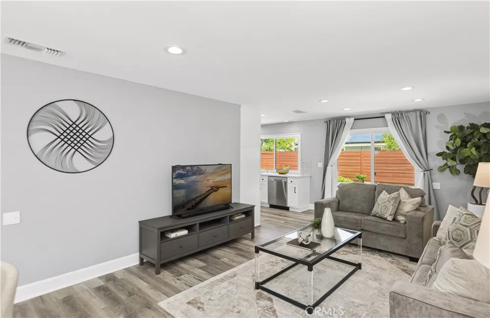 22121 Padova Laguna Hills, CA 92653