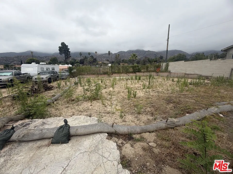 255 W Poppyfields Drive Altadena, CA 91001