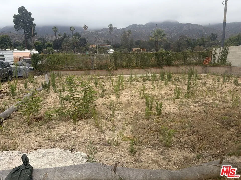 255 W Poppyfields Drive Altadena, CA 91001