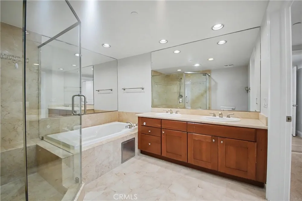 1878 Greenfield Avenue #204 Los Angeles, CA 90025
