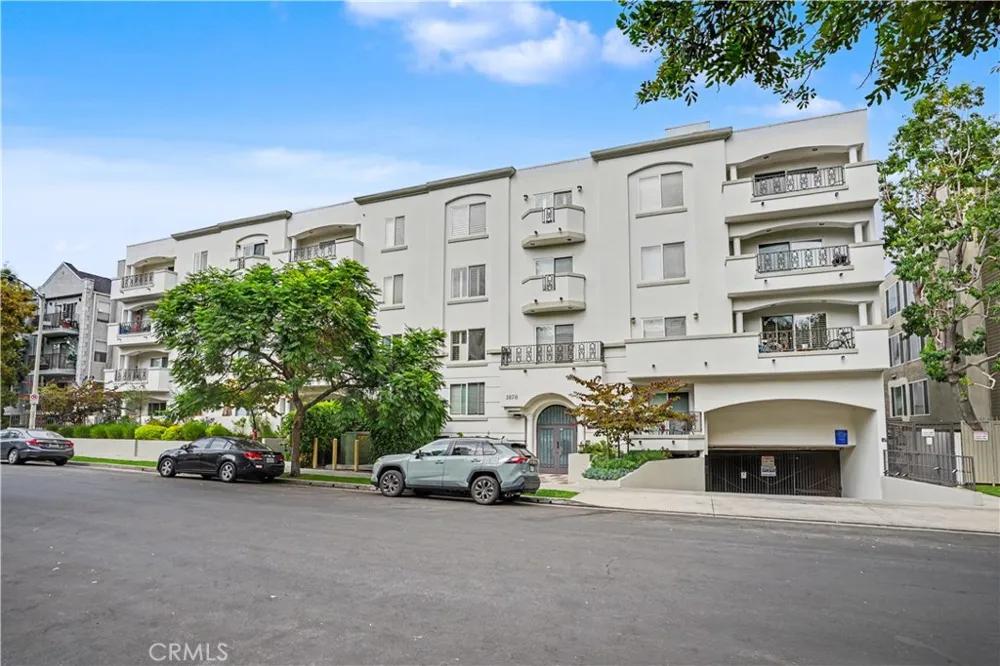 1878 Greenfield Avenue #204 Los Angeles, CA 90025