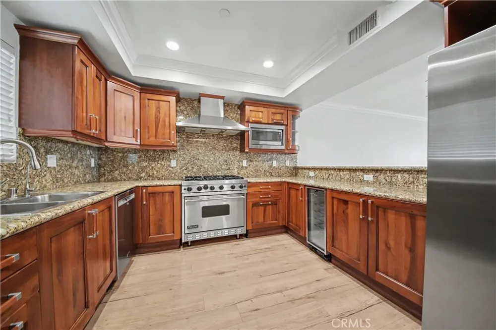 1878 Greenfield Avenue #204 Los Angeles, CA 90025