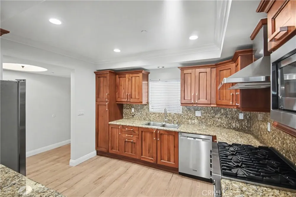 1878 Greenfield Avenue #204 Los Angeles, CA 90025