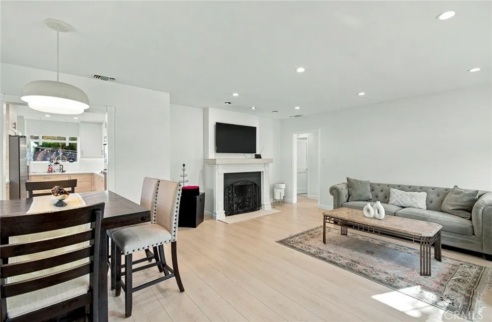 2142 E Chevy Chase Glendale, CA 91206