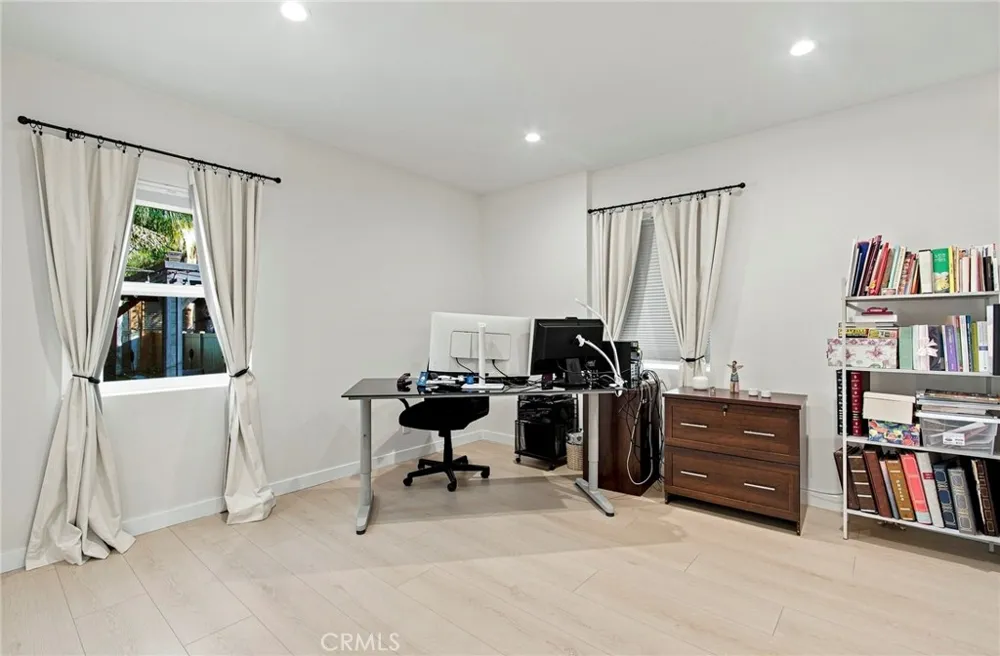 2142 E Chevy Chase Glendale, CA 91206