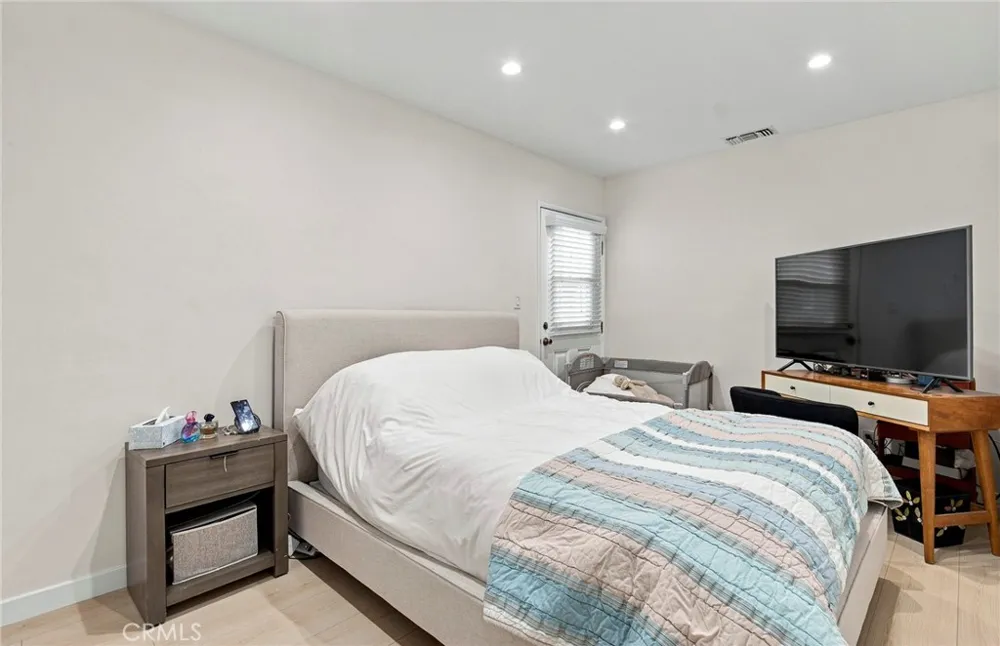 2142 E Chevy Chase Glendale, CA 91206
