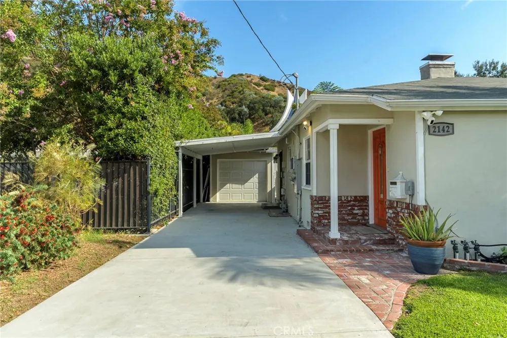 2142 E Chevy Chase Glendale, CA 91206
