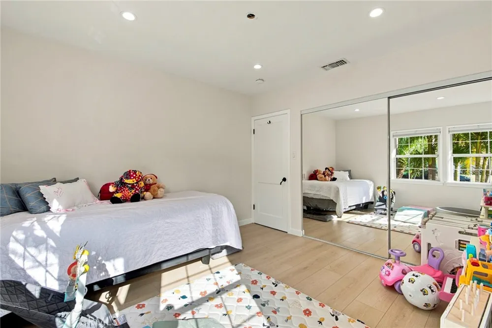 2142 E Chevy Chase Glendale, CA 91206