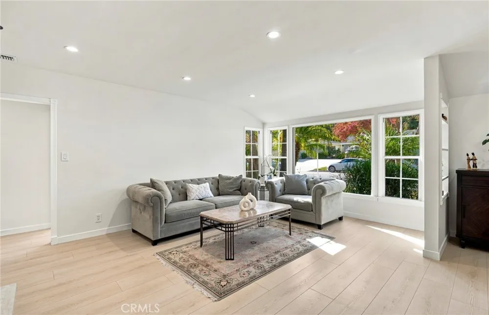 2142 E Chevy Chase Glendale, CA 91206