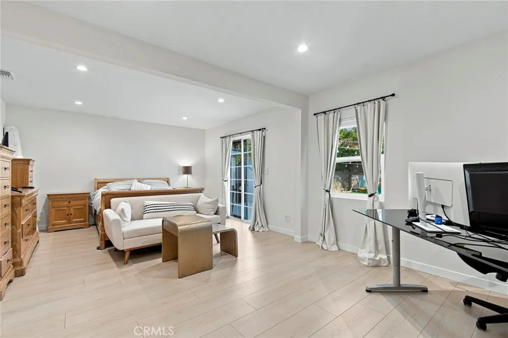 2142 E Chevy Chase Glendale, CA 91206