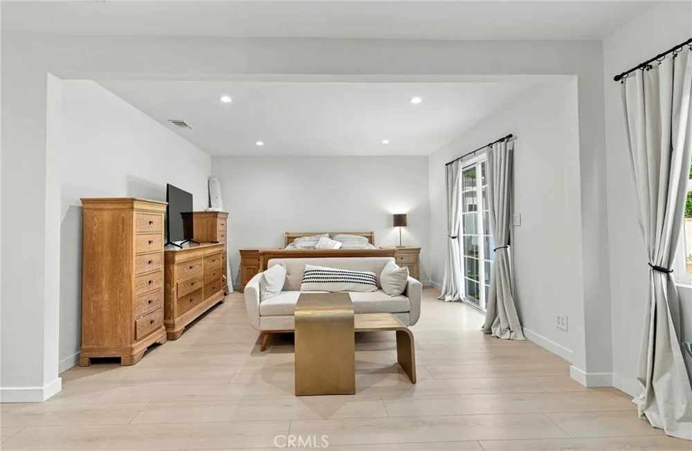 2142 E Chevy Chase Glendale, CA 91206