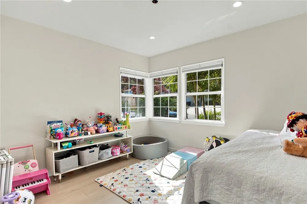 2142 E Chevy Chase Glendale, CA 91206