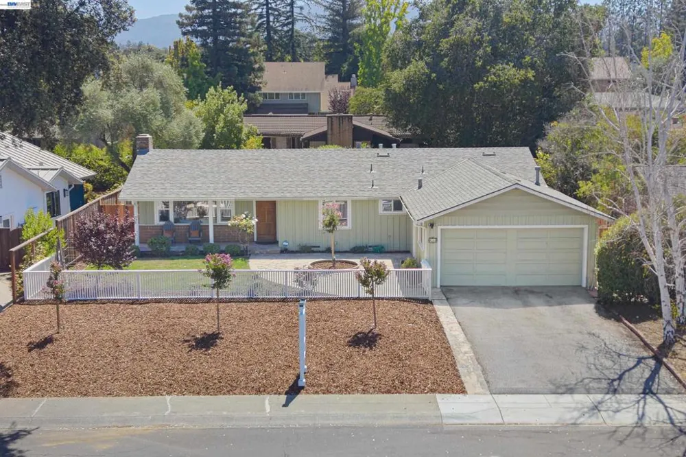 4186 Willmar Dr Palo Alto, CA 94306