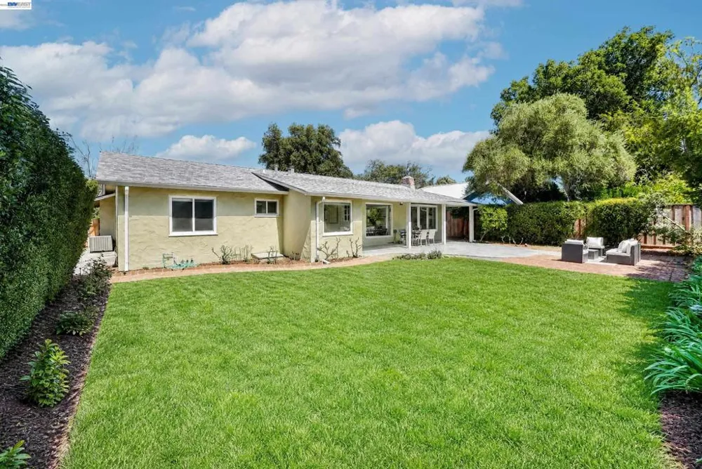 4186 Willmar Dr Palo Alto, CA 94306