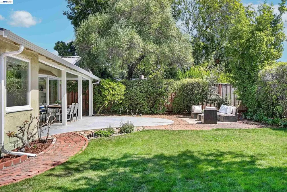 4186 Willmar Dr Palo Alto, CA 94306