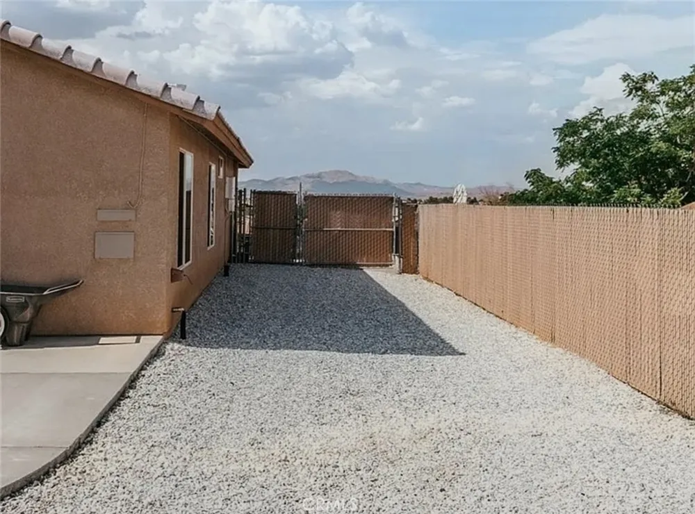 16805 Ponca Victorville, CA 92395