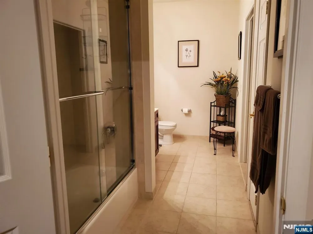 4148 Cory Lane Elmwood Park, NJ 07407