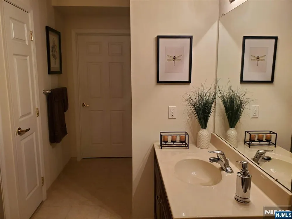 4148 Cory Lane Elmwood Park, NJ 07407