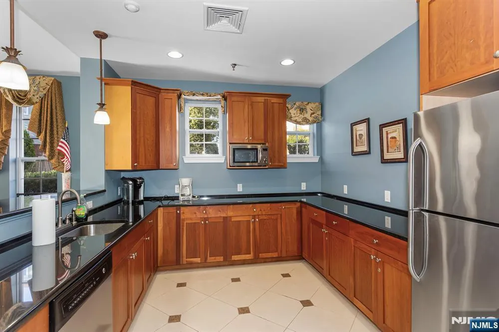 4148 Cory Lane Elmwood Park, NJ 07407