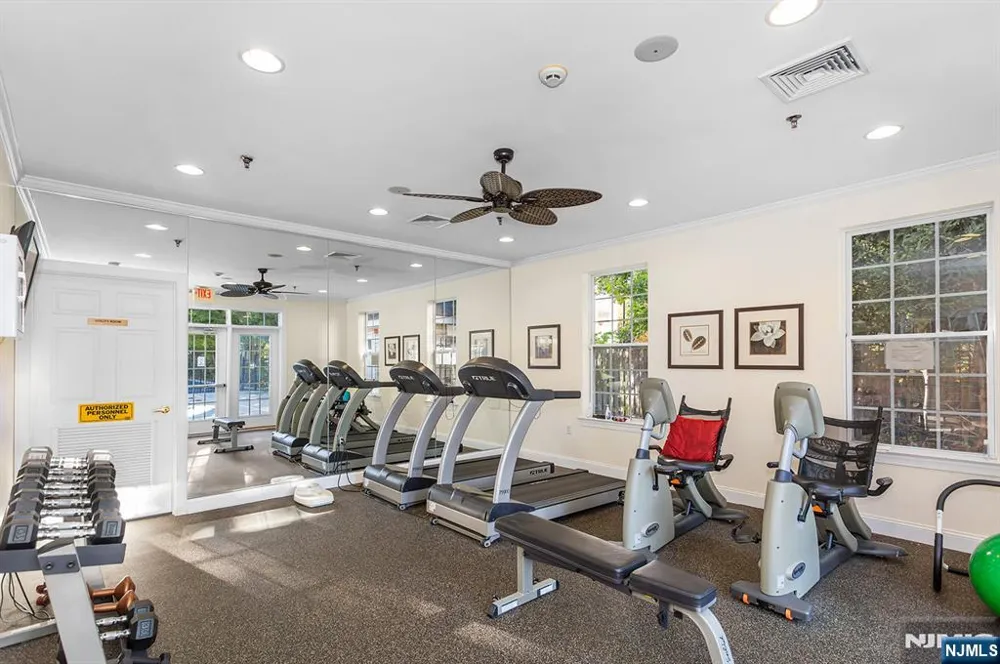 4148 Cory Lane Elmwood Park, NJ 07407
