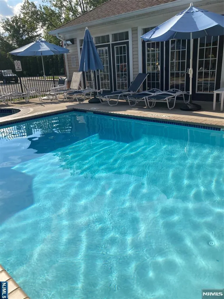 4148 Cory Lane Elmwood Park, NJ 07407