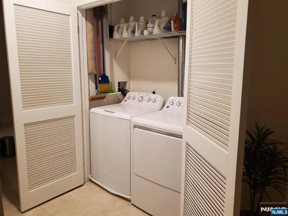 4148 Cory Lane Elmwood Park, NJ 07407