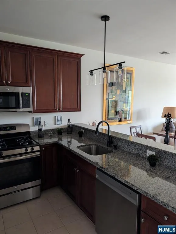 4148 Cory Lane Elmwood Park, NJ 07407