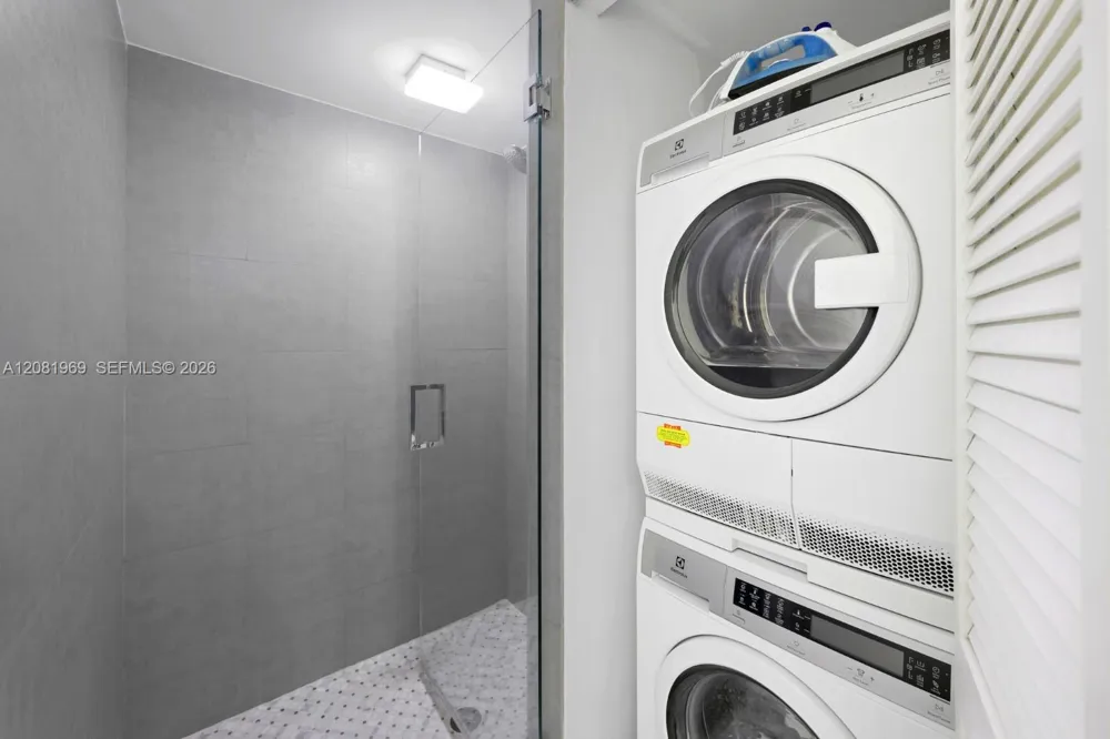 2000 Towerside Ter #408 Miami, FL 33138
