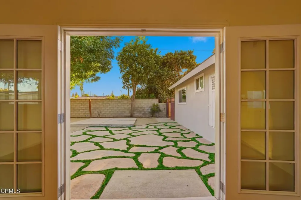 1379 Glen Avenue Pomona, CA 91768