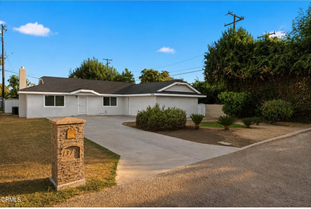 1379 Glen Avenue Pomona, CA 91768
