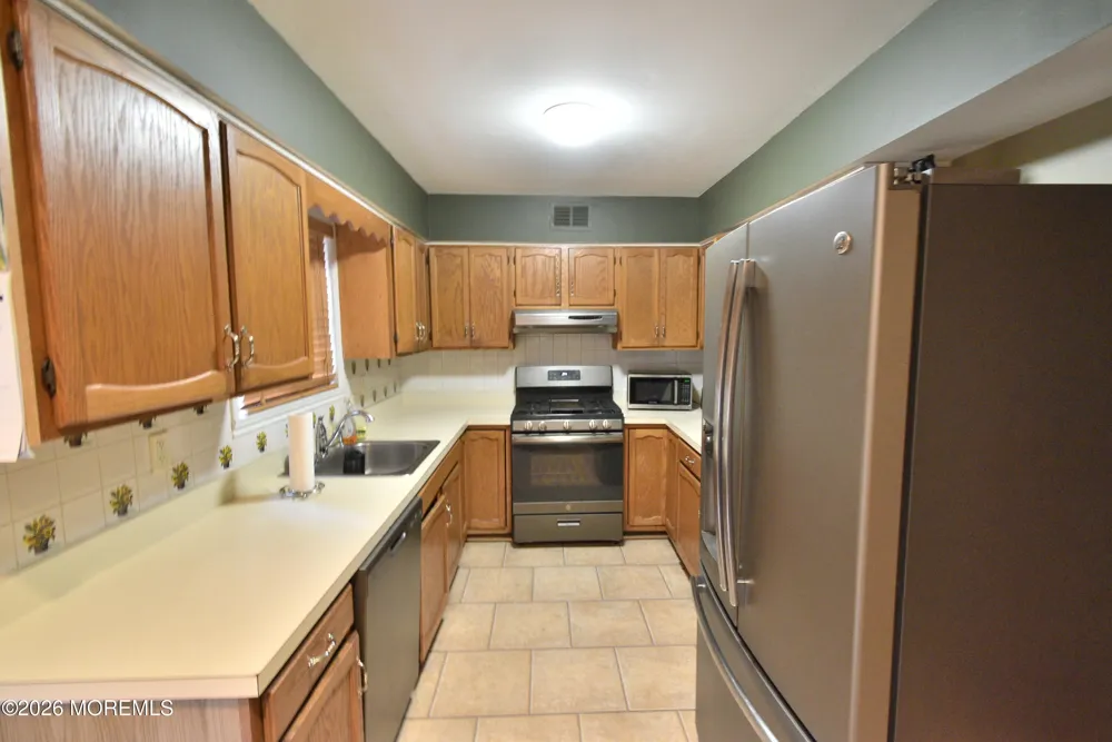 261 Clubhouse Drive Middletown, NJ 07748