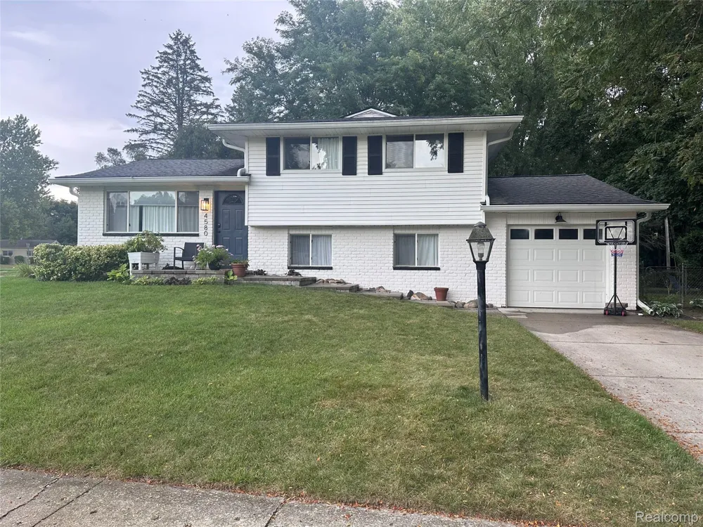 4580 Chadsworth Street Commerce Charter Township, MI 48382