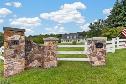 2 Glencree Ln