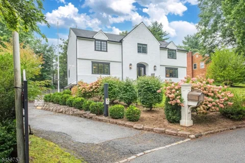 6 Lauri Dr