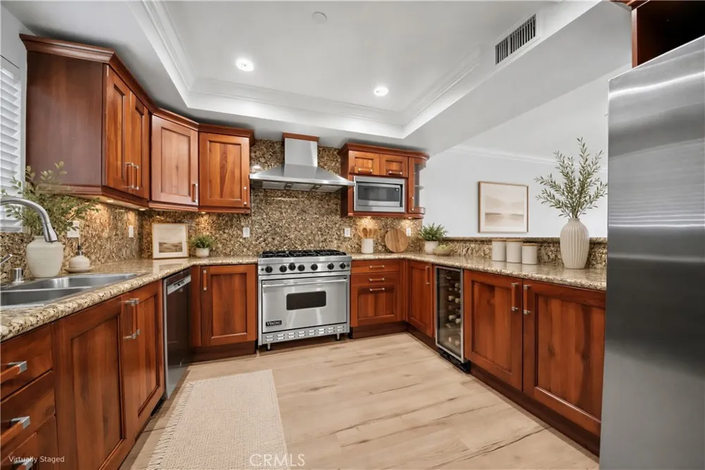 1878 Greenfield Avenue #204 Los Angeles, CA 90025