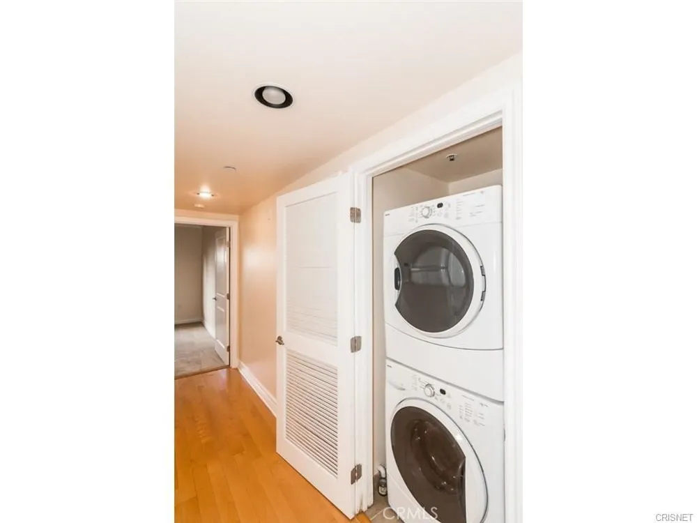 1878 Greenfield Avenue #204 Los Angeles, CA 90025