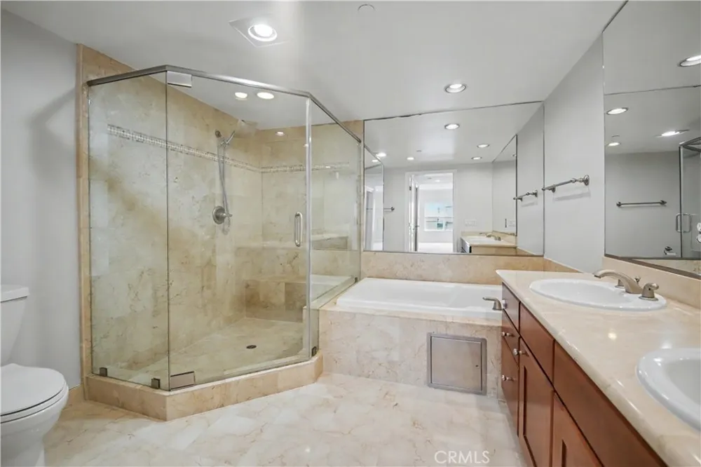 1878 Greenfield Avenue #204 Los Angeles, CA 90025