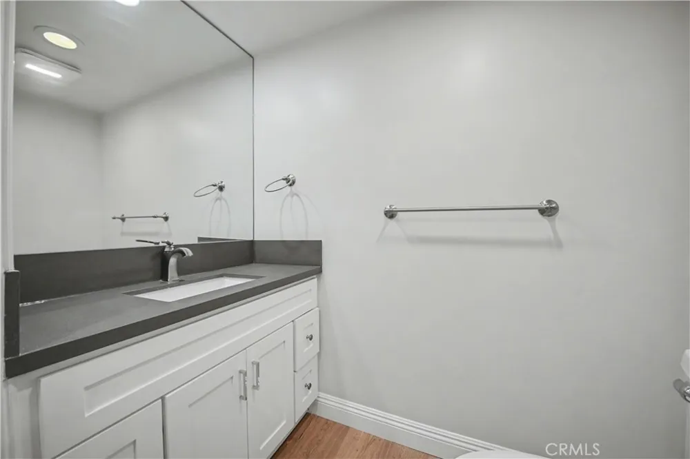 1878 Greenfield Avenue #204 Los Angeles, CA 90025