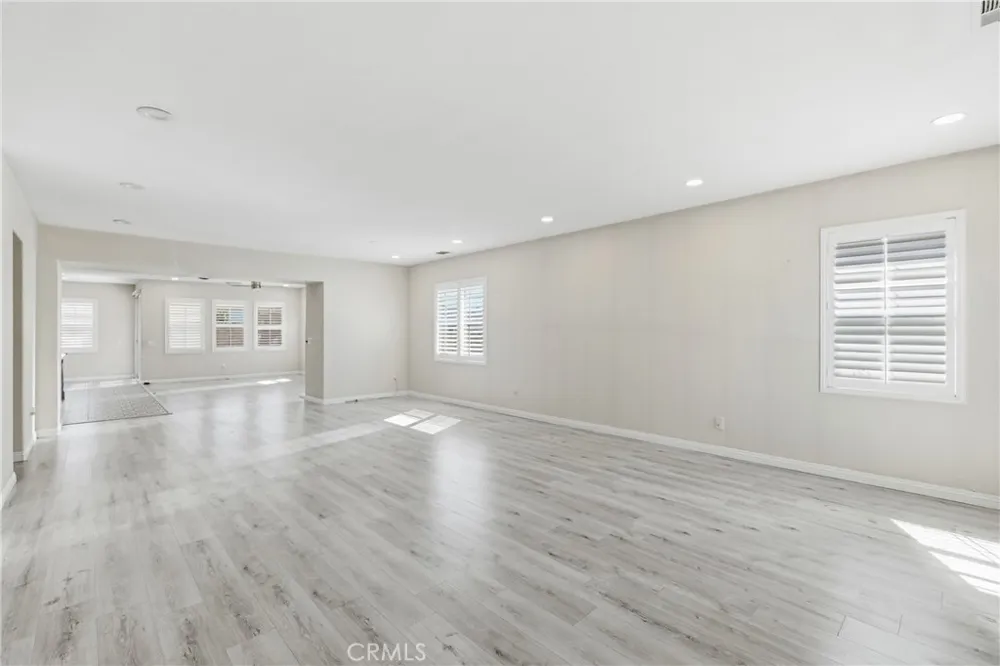 558 Calderone Corona, CA 92879