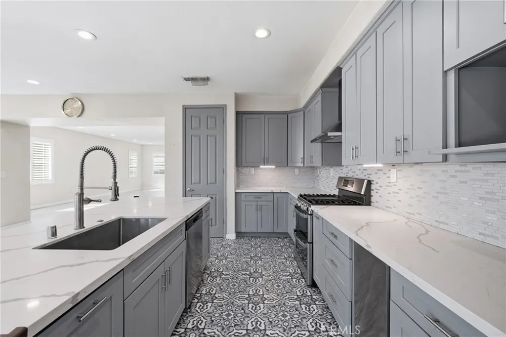 558 Calderone Corona, CA 92879