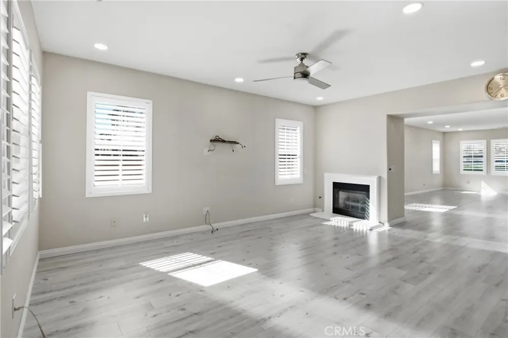 558 Calderone Corona, CA 92879