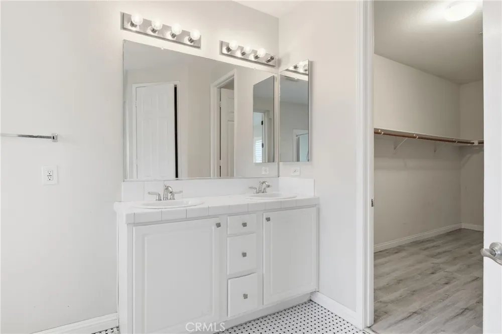 558 Calderone Corona, CA 92879